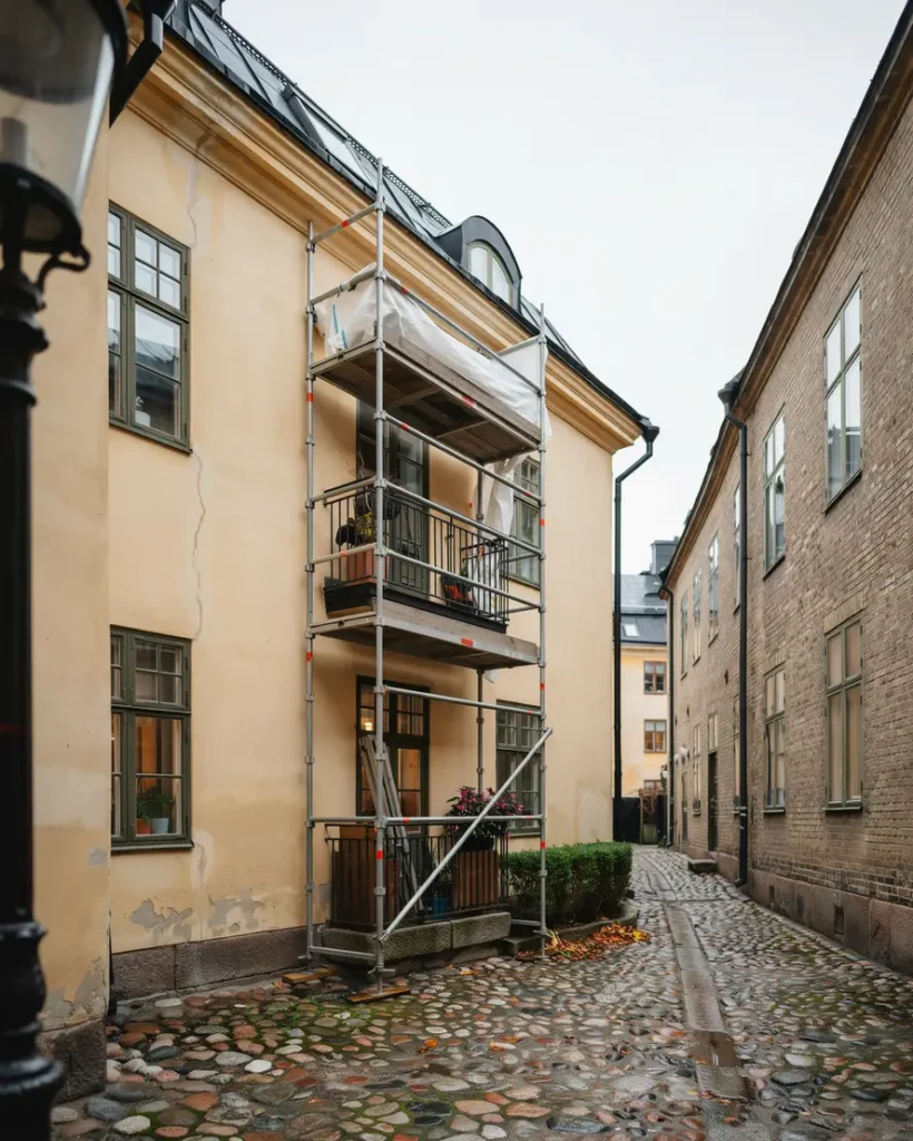 byggst llning f r balkongrenovering p innerg rd i s dermalm